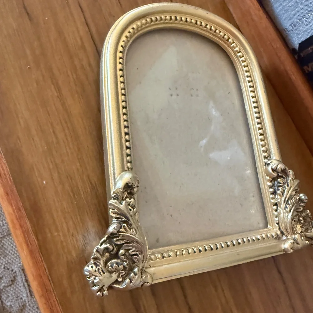 Nicole Miller Home Gold Floral Photo Frame Ornate Gold Tabletop 5x7” arched